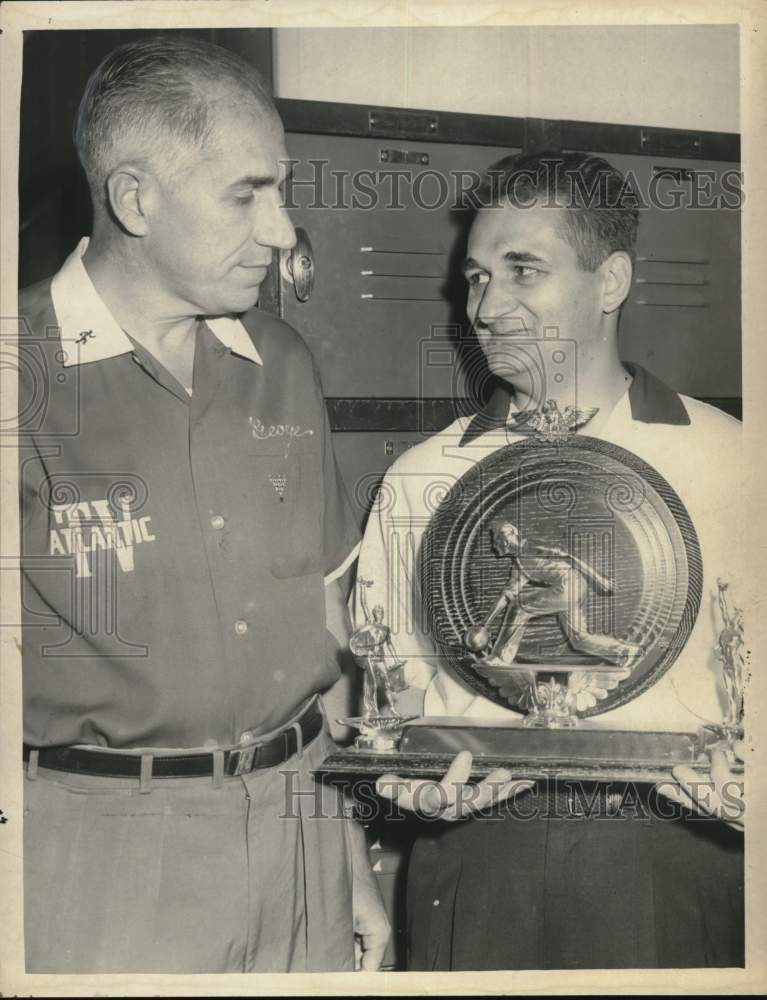 1959 Press Photo George Hohenstein & George Rickel at Schaedes, Albany, New York- Historic Images