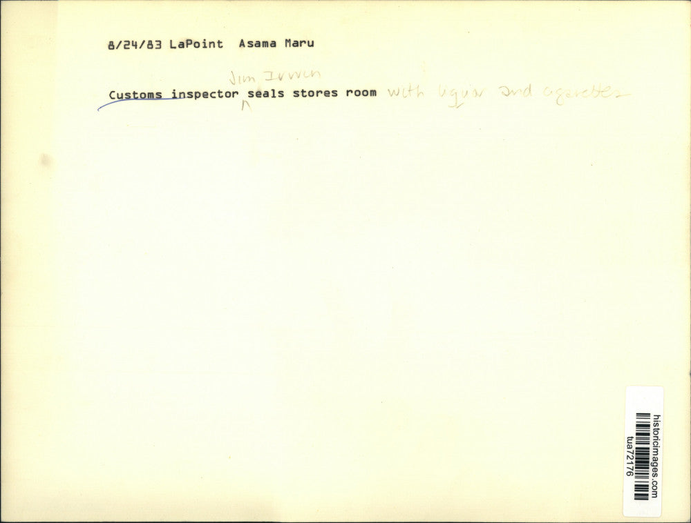 1983 Press Photo Customs inspector seals store room in Albany, New York