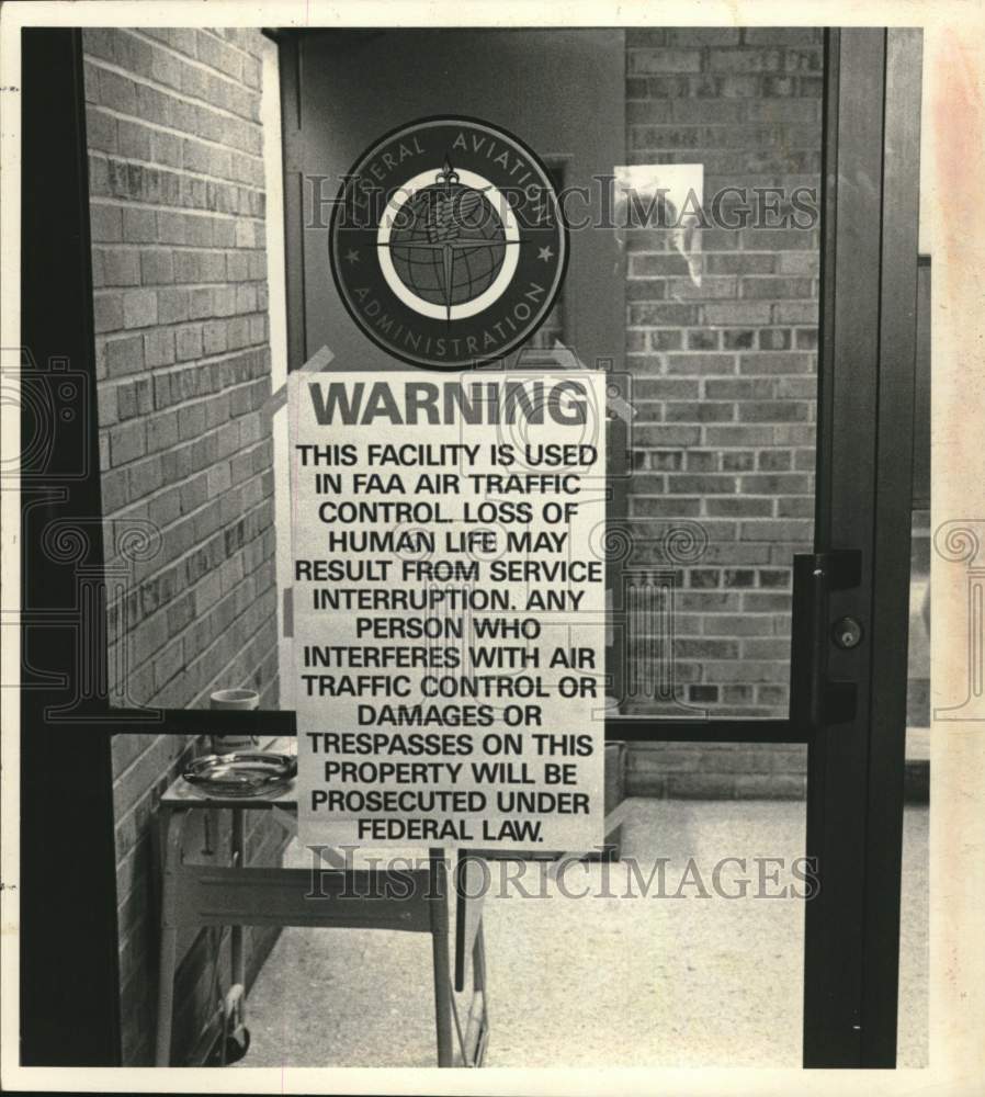 1981 Press Photo Warning sign on control tower at Albany, New York airport