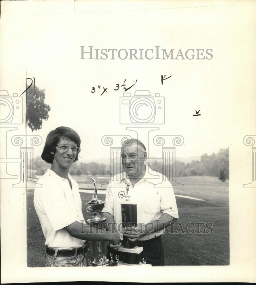 1973 Press Photo Trophies presented to winner of golf tournament in New York- Historic Images