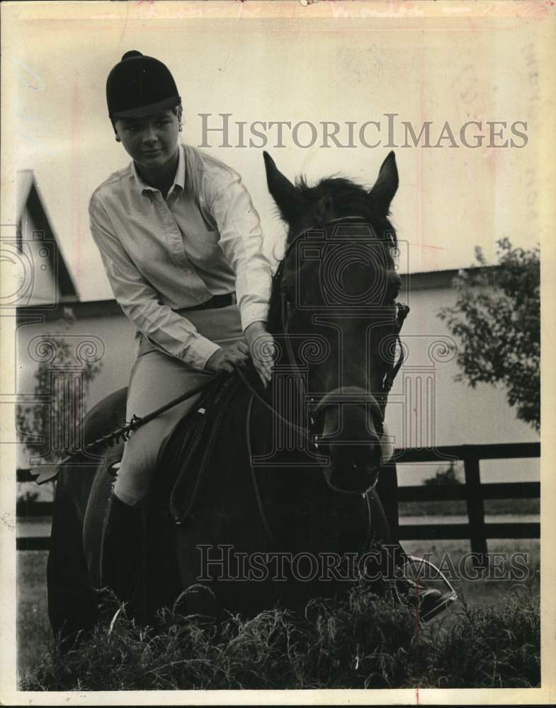 1967 Press Photo Alison Cram on horseback in New York - tua72445- Historic Images