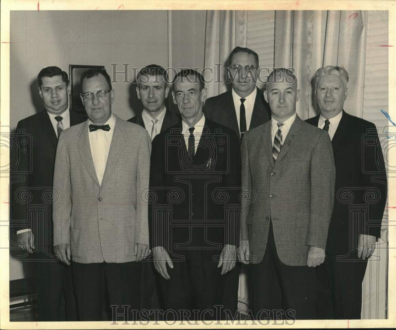 Load image into Gallery viewer, Press Photo Milton G. Crandall poses with colleagues in New York - tua73251
