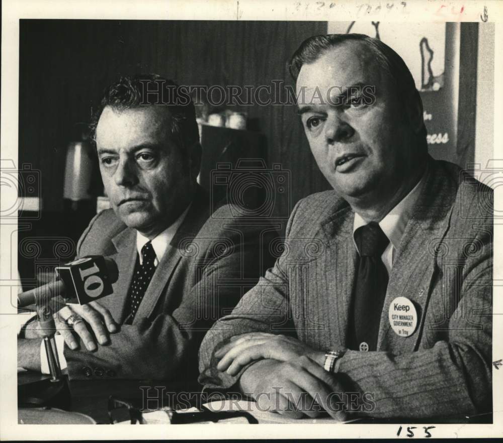 1980 Press Photo Edward McDonough with James Cramer in Troy, New York- Historic Images