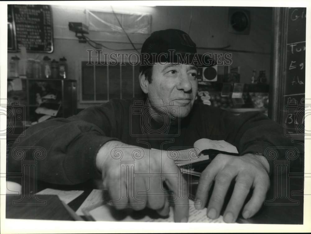 1995 Press Photo Jim Winchester, grocery store owner, Pownal, Vermont