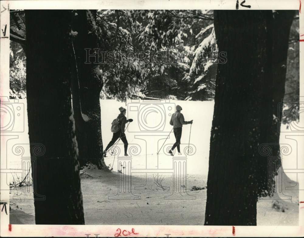 1981 Press Photo Pair cross-country in Saratoga Springs, New York - tua74002- Historic Images