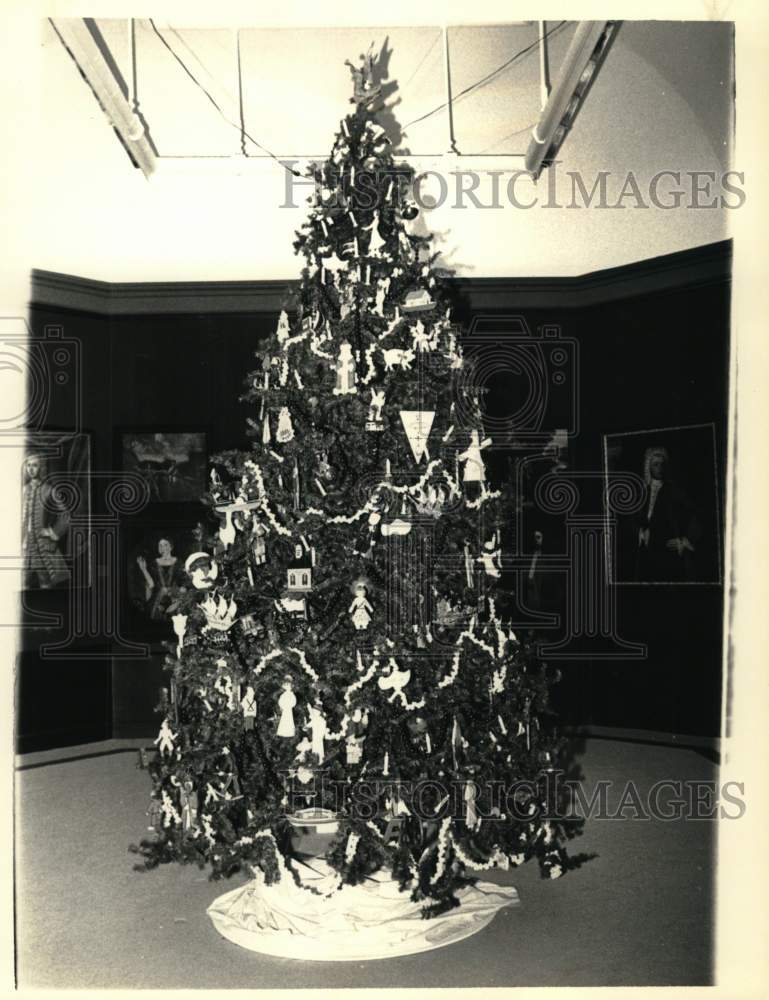 1985 Press Photo Christmas tree at Albany Institute of Art and History, New York- Historic Images