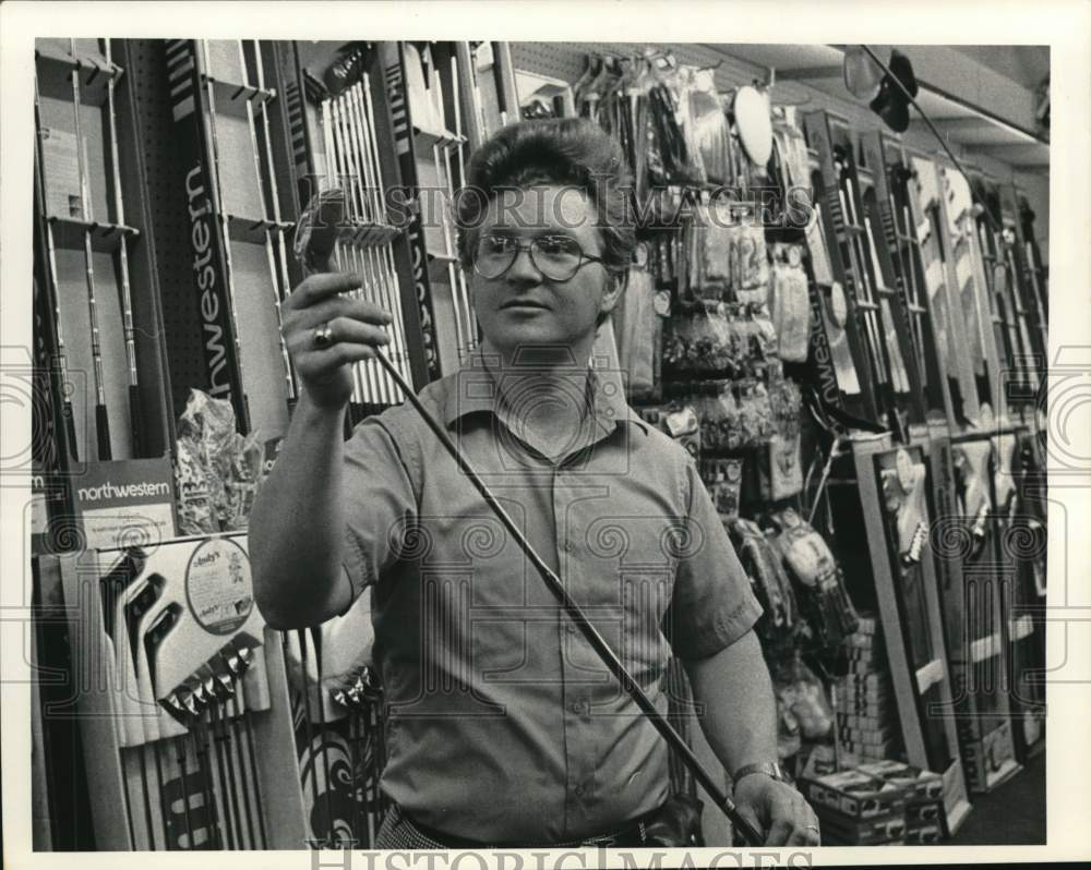 1981 Press Photo Michael Petruska with golf club at Latham, NY sports store- Historic Images