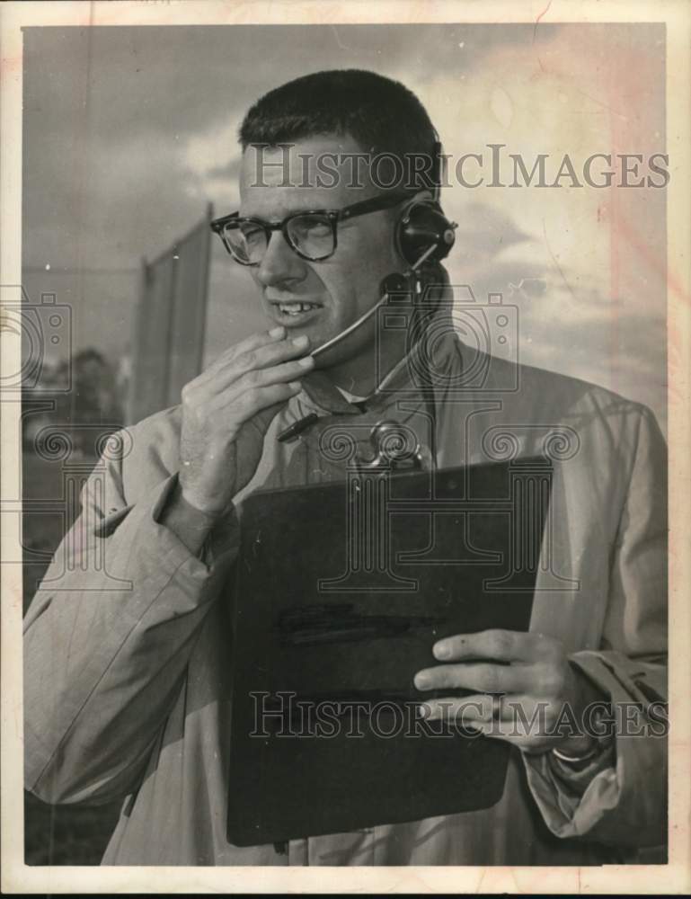 1961 Press Photo Harvey Clearwater, Varsity End Coach, New York - tua77734- Historic Images