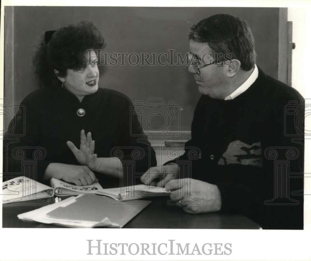 1994 Press Photo Educators discuss drug prevention program in Clifton Park, NY- Historic Images