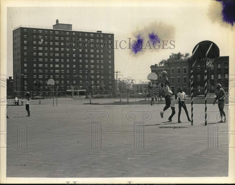 1968 Press Photo Kids playing basketball at playground in New York - tua78577- Historic Images