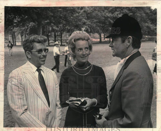 1972 Press Photo Mr. & Mrs. J. Raymond Quinn with Jim Dailey in New York- Historic Images