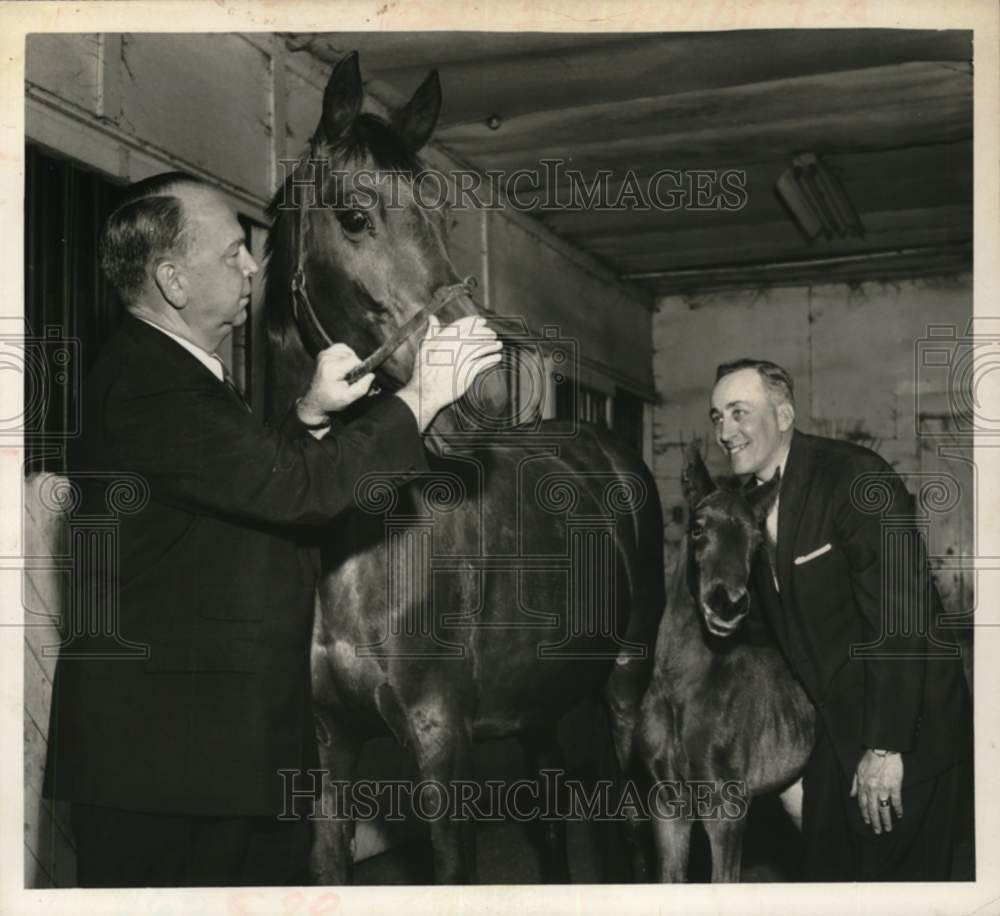 1957 Press Photo George Monaghan & Charles Russo with race horses in New York- Historic Images
