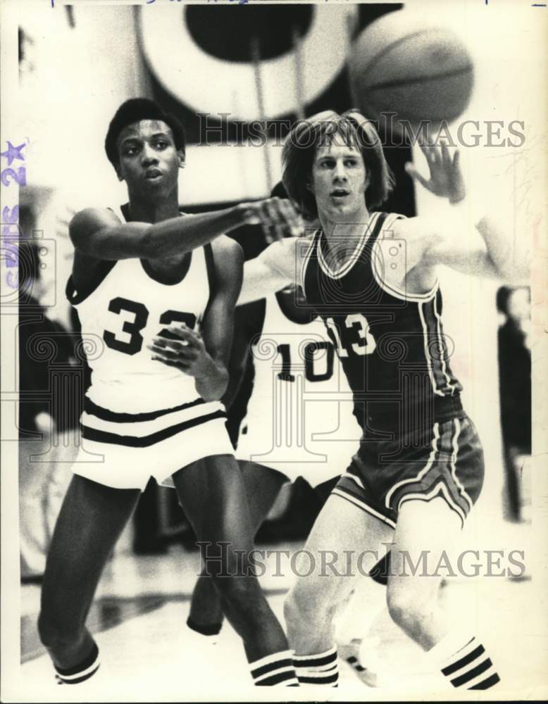 Press Photo Dave Przybylo & Russ Holt on court for basketball game in New York- Historic Images