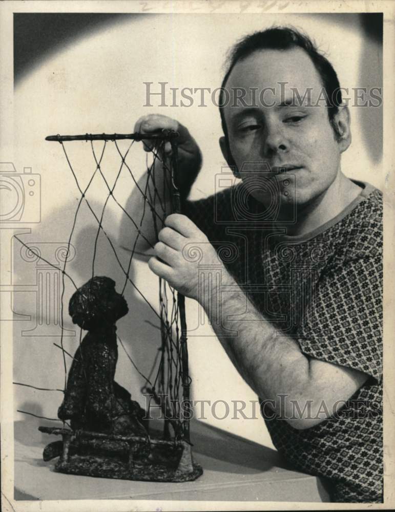 1973 Press Photo Blind man examines sculpture in New York - tua79602