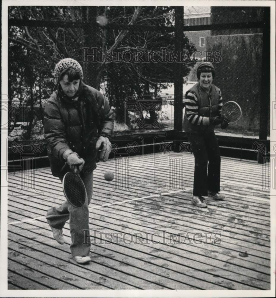 1980 Press Photo Ladies play platform tennis at Union College in New York- Historic Images