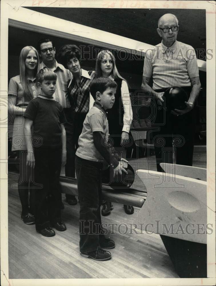 Press Photo Bearup family poses at bowling alley in New York - tua80178- Historic Images
