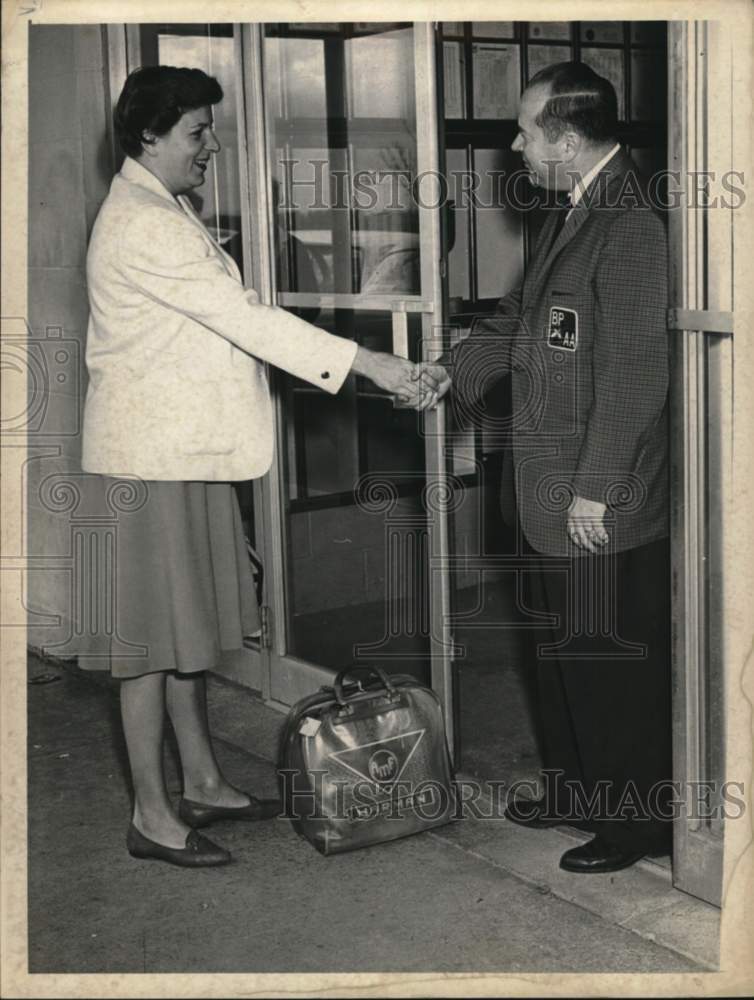 1961 Press Photo Janet Harman with George Burton in New York - tua80398- Historic Images