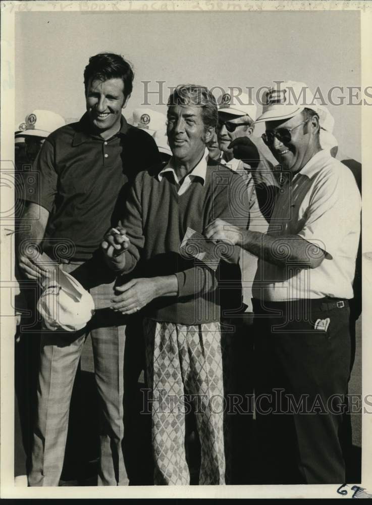 Press Photo George Archer with fellow golfers on New York golf course- Historic Images