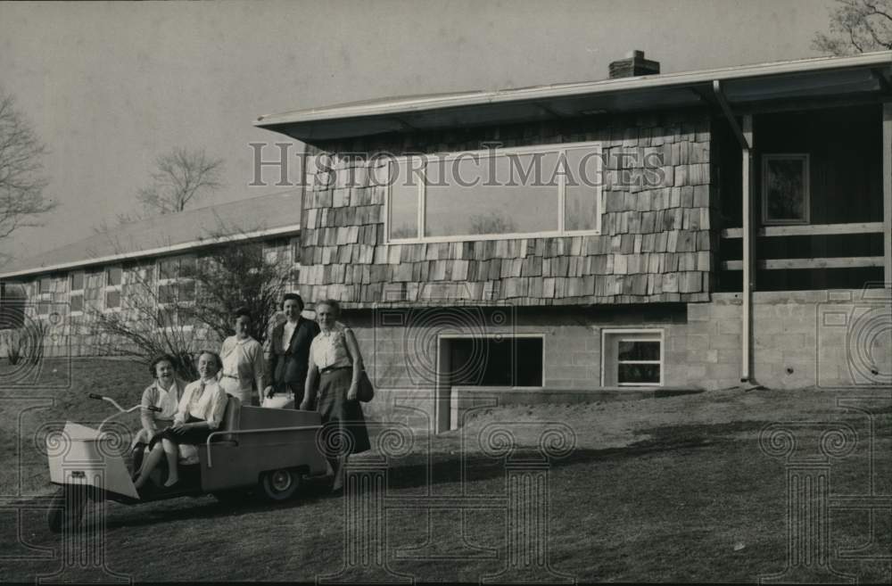 1957 Press Photo Group poses on golf cart at country club in Claverack, New York- Historic Images