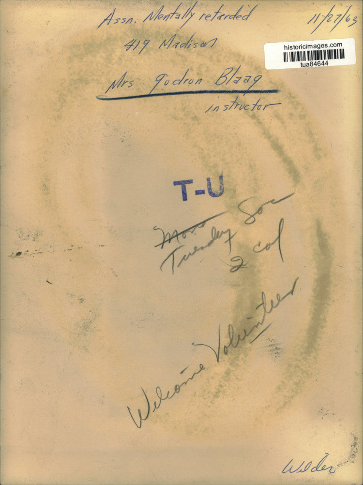 1963 Press Photo Association for the Mentally Retarded instructor in Albany, NY