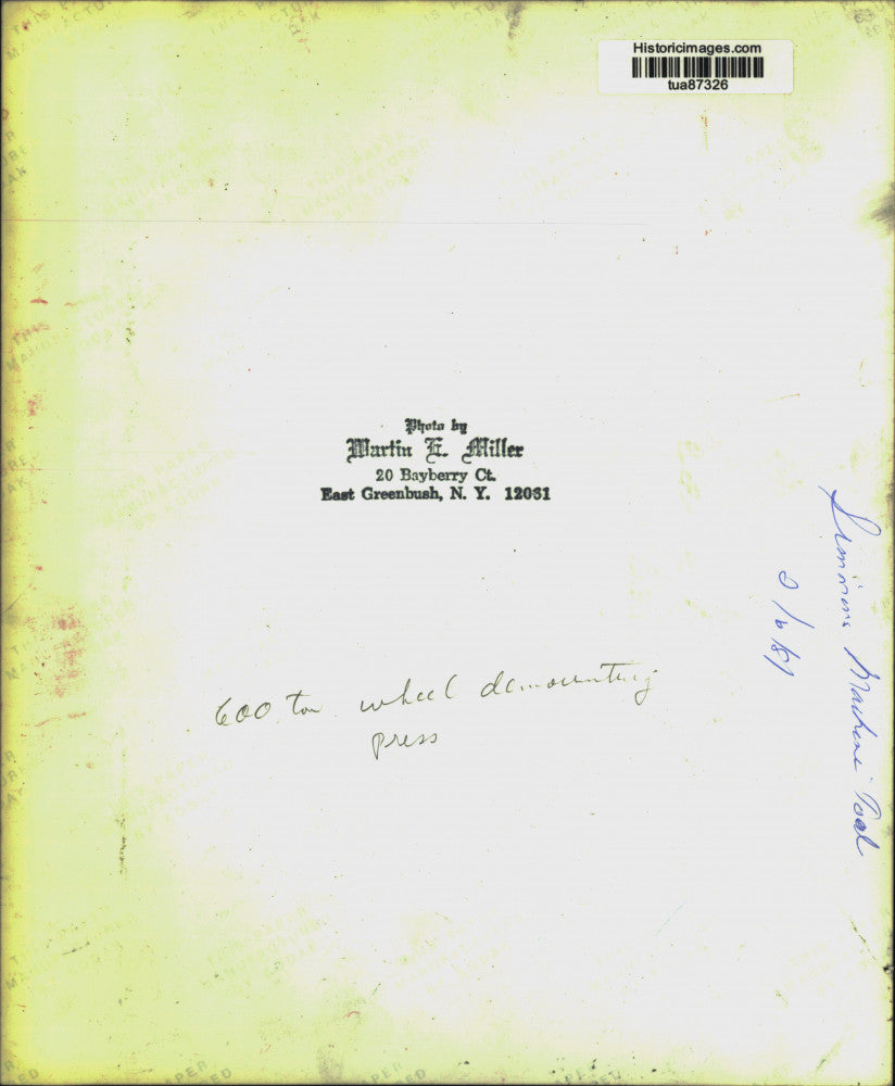 1981 Press Photo Wheel demounting press, Simmons Machine Tool Corp., Menands, NY