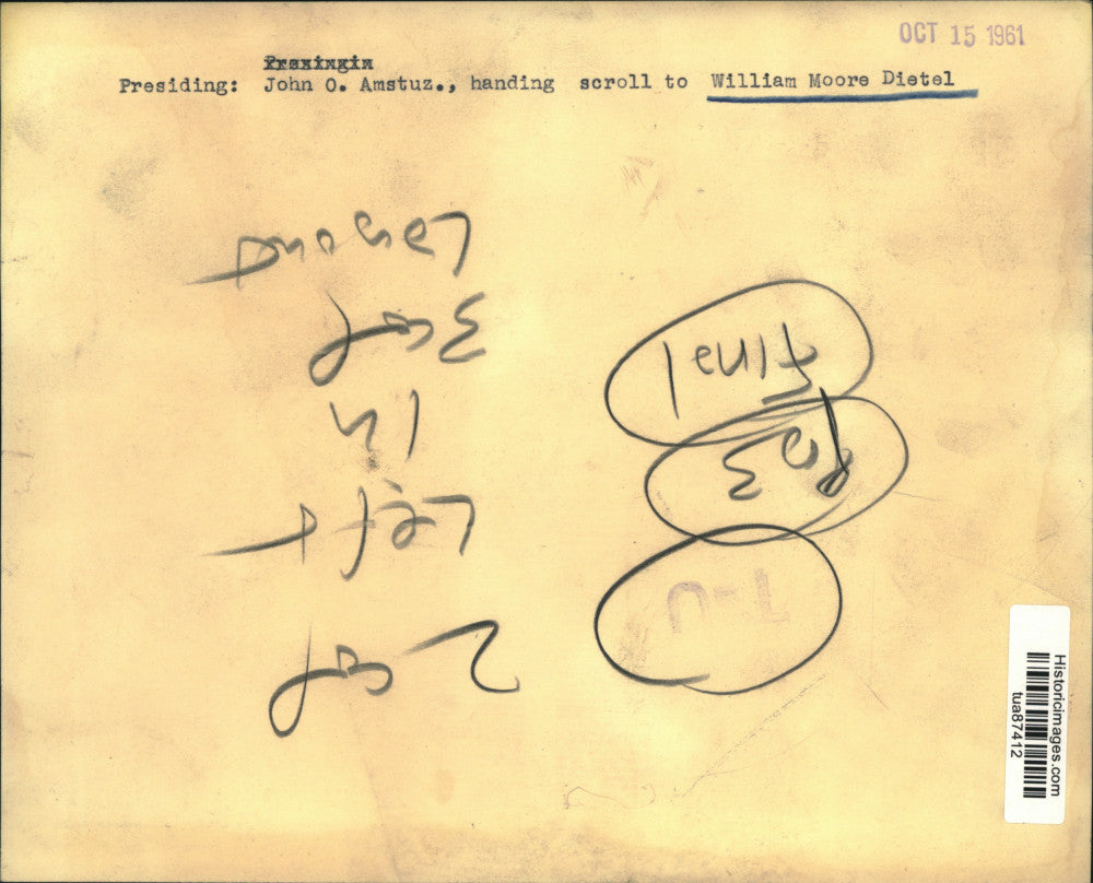 1961 Press Photo John O. Amstuz hands scroll to William M. Dietel in New York