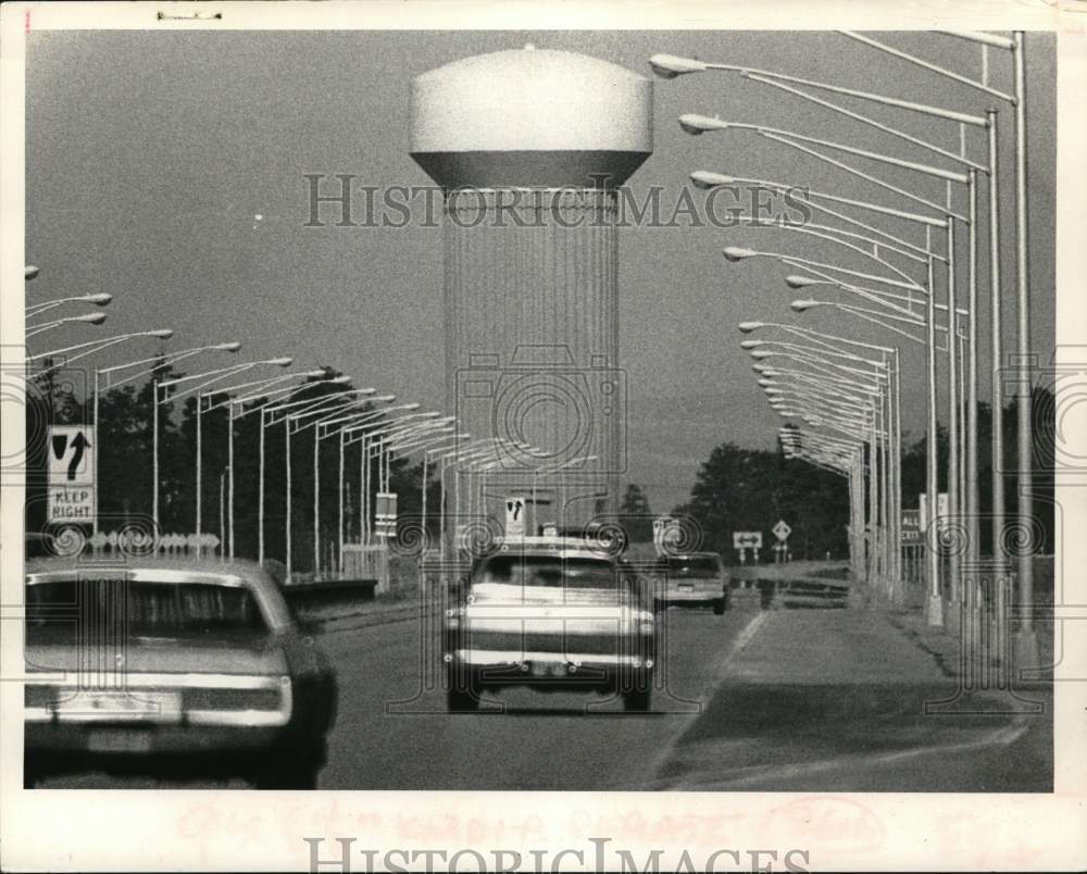 1975 Press Photo Washington Avenue Extension & Karner Road, Colonie, New York