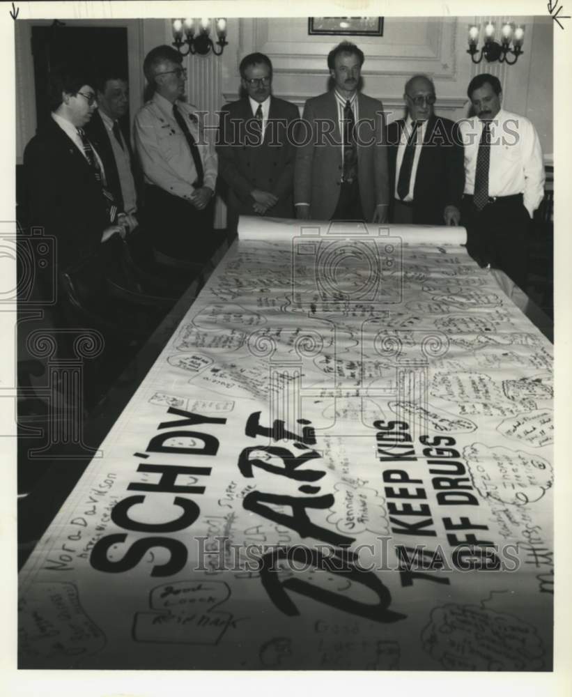 1993 Press Photo Officials with D.A.R.E. banner in Schenectady, New York