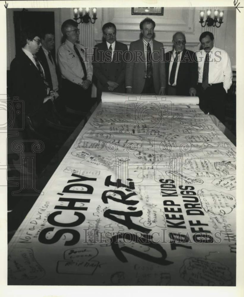 Load image into Gallery viewer, 1993 Press Photo Officials with D.A.R.E. banner in Schenectady, New York

