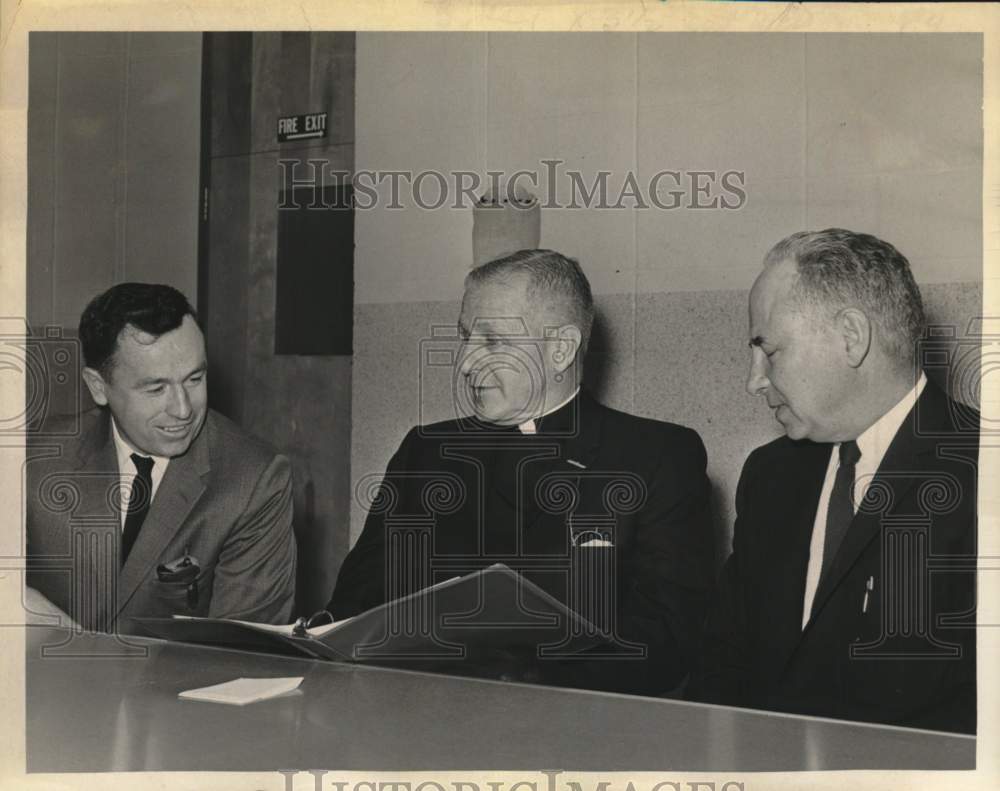 1965 Press Photo Educators chat at Colonie Central High School in New York