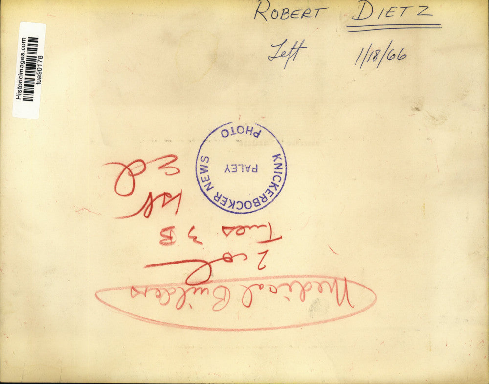 1966 Press Photo Robert Dietz with colleague at meeting in New York - tua90178