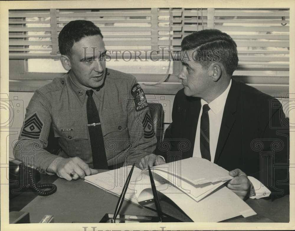 1964 Press Photo W.K. Dillon, New York State Trooper, confers with colleague- Historic Images