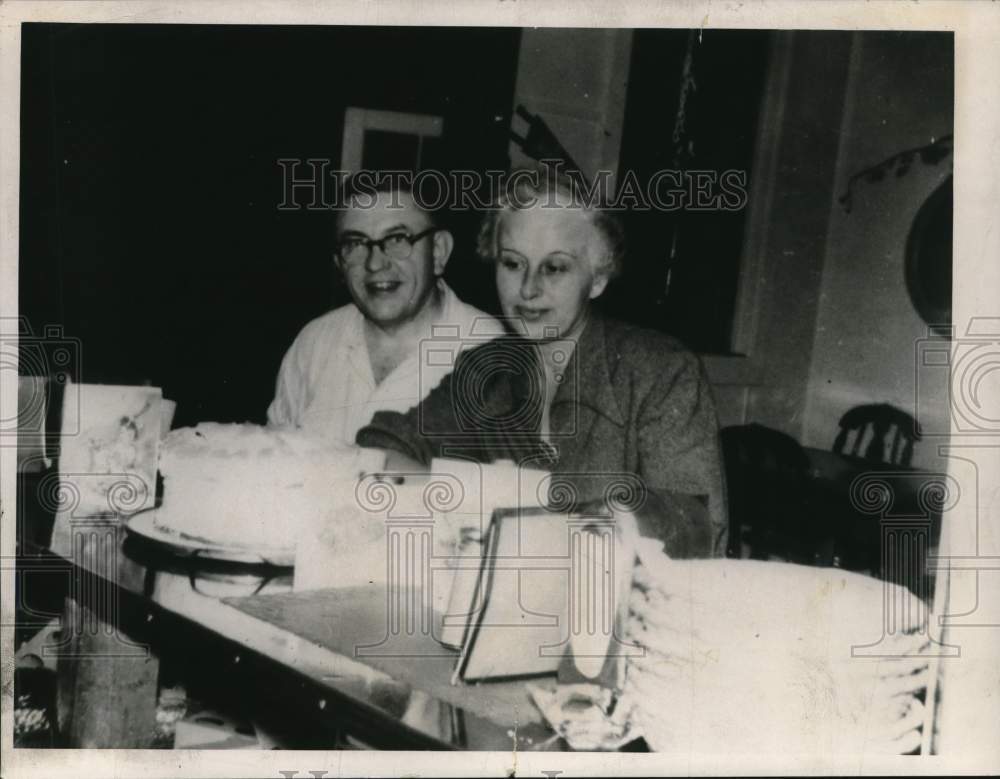 1958 Press Photo Mrs. Erika Eichholz, Stockport, New York - tua92491- Historic Images
