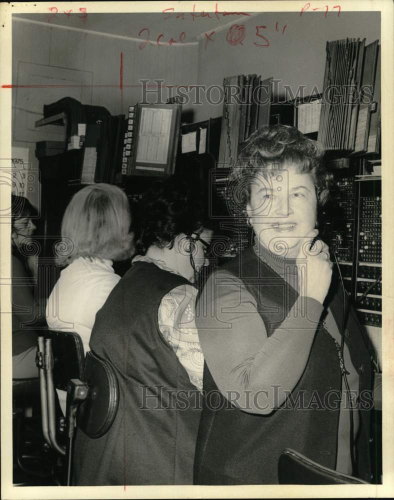 1978 Press Photo Georgane Dibble Edwards at telephone switchboard in New York- Historic Images