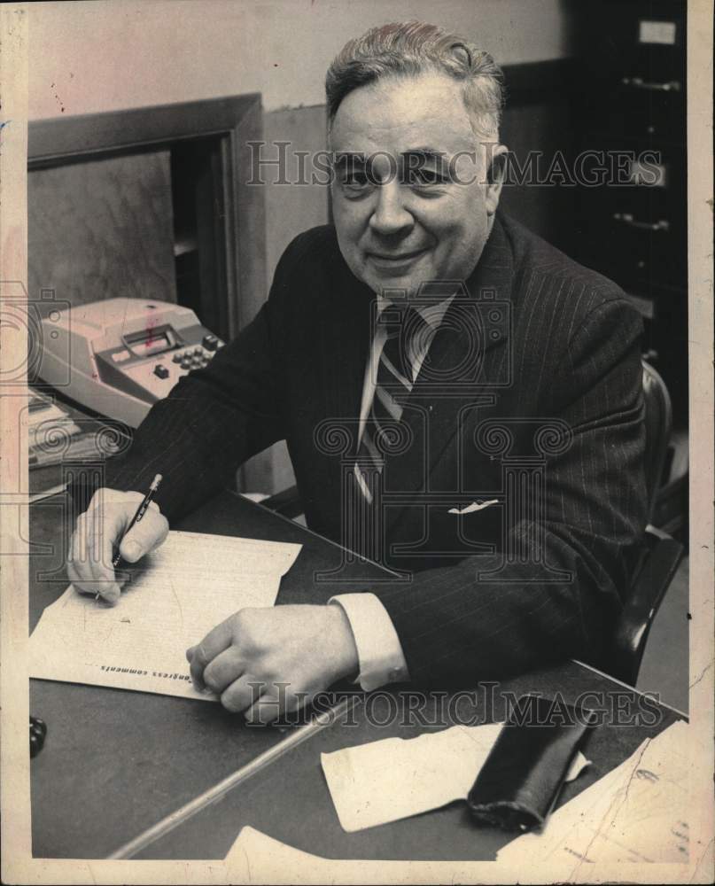 1972 Press Photo Edward Cammarata at desk in his New York office - tua94645- Historic Images