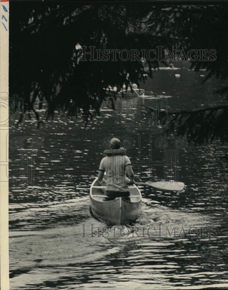 1972 Press Photo Canoeist on lake at Camp Saratoga in New York - tua94763- Historic Images