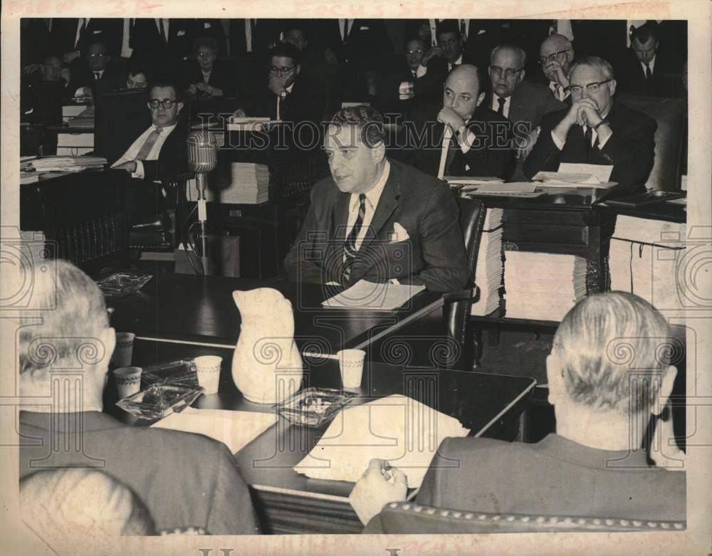 1964 Press Photo Manly Fleischman testifies at liquor hearing in New York- Historic Images