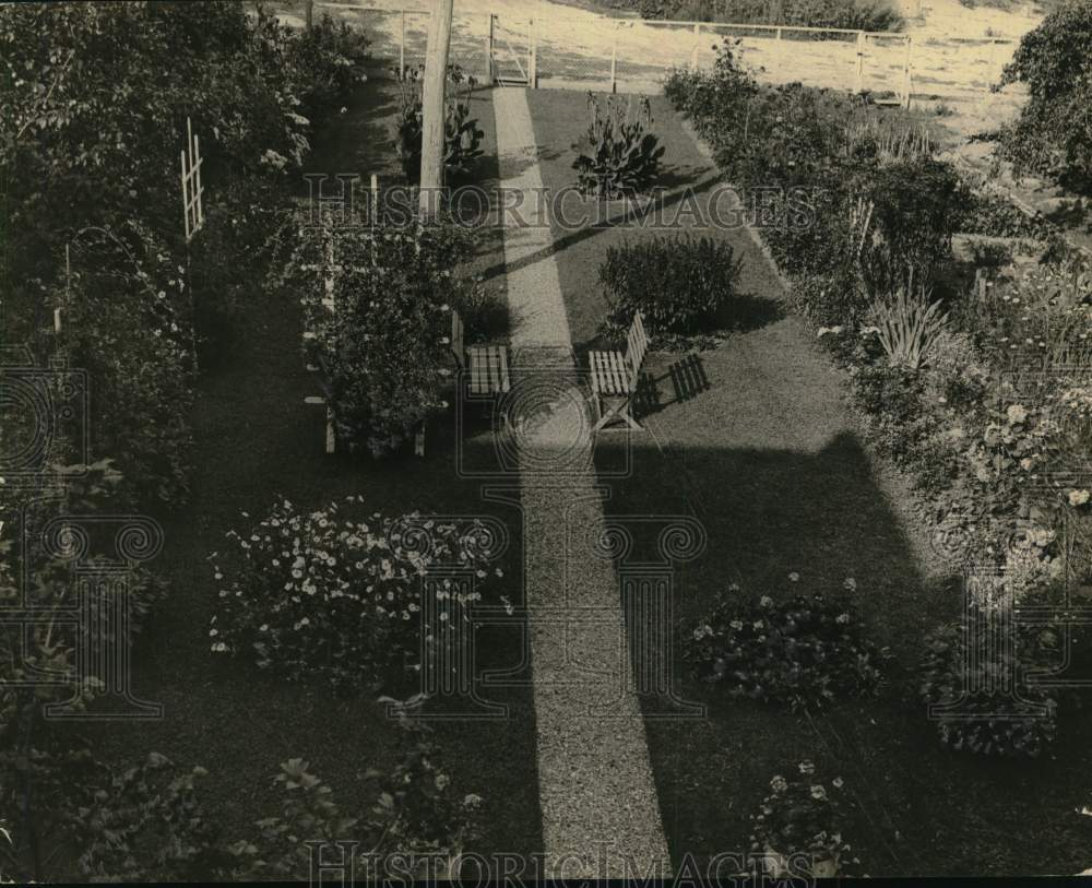 1934 Press Photo New York flower garden of Fred Schroder - tub02059