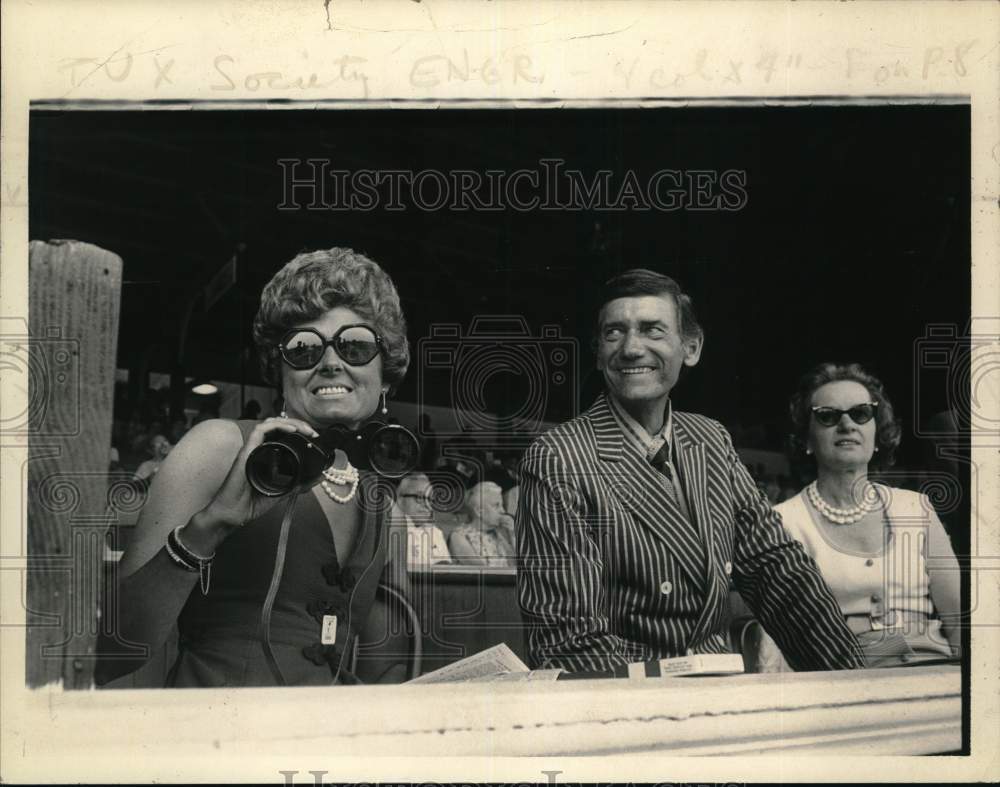 1972 Press Photo Race fans in grandstand at Saratoga Raceway, New York- Historic Images