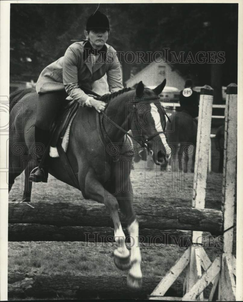 1978 Press Photo Pam Better rides steeplechase at track in Saratoga, New York- Historic Images