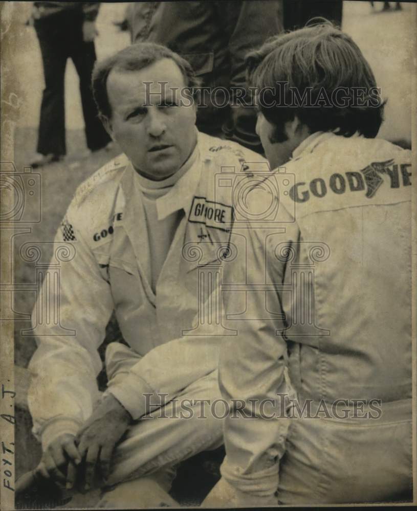 1973 Press Photo Automotive racers A.J. Foyt and Lee Knuzman converse at track- Historic Images