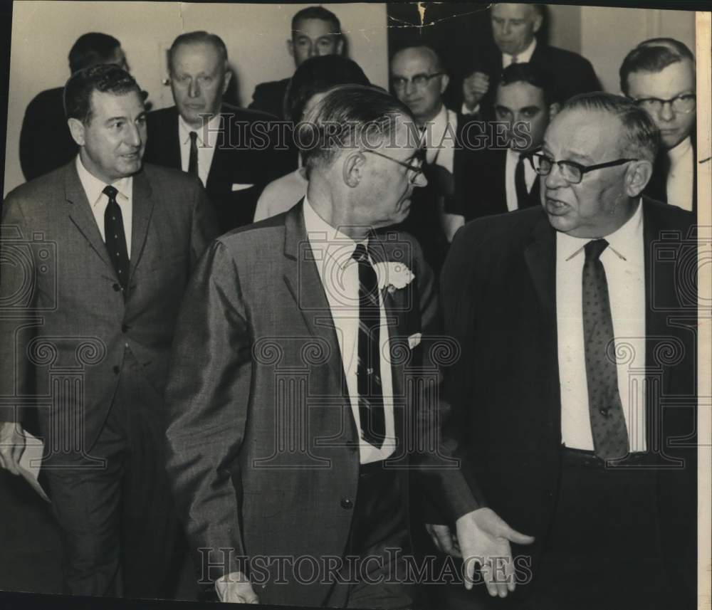 1964 Press Photo New York Assemblymen filing out of meeting in Albany
