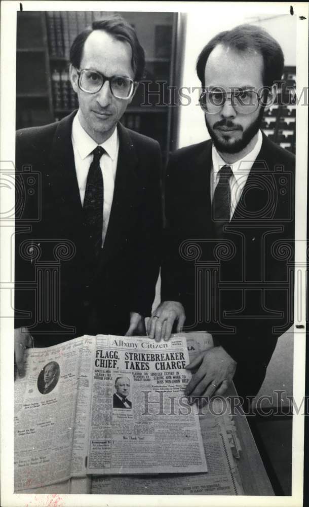 1989 Press Photo Don C. Skemer and Geoffrey A. Huth with copy of Albany Citizen- Historic Images