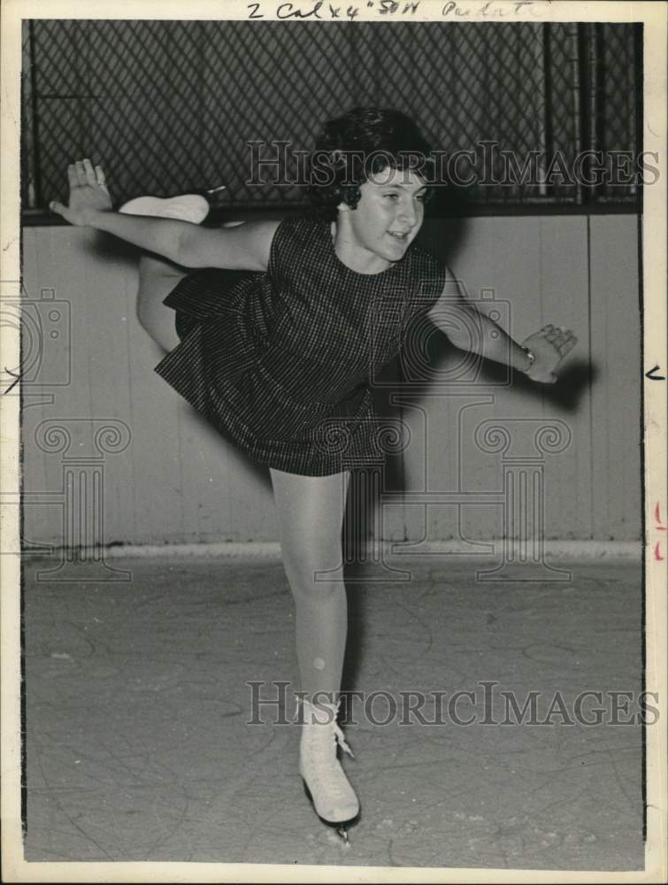 1966 Press Photo Ice skating at RPI Field House - tub07471- Historic Images