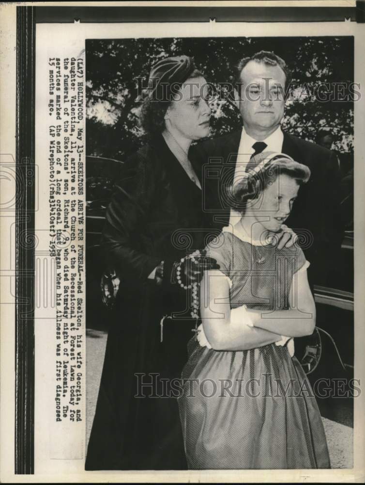 1958 Press Photo Red Skelton and family at Hollywood funeral of son, Richard- Historic Images