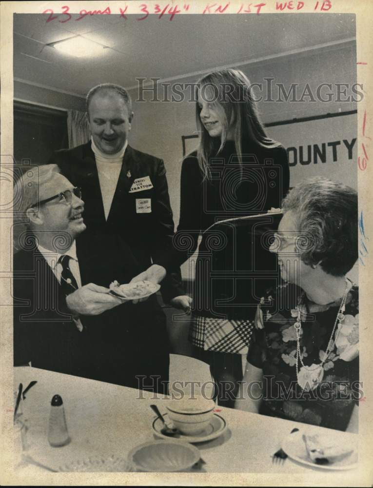 1970 Press Photo Mr. and Mrs. Ray Skuse with Larry Cooke and Robin Van Wie- Historic Images