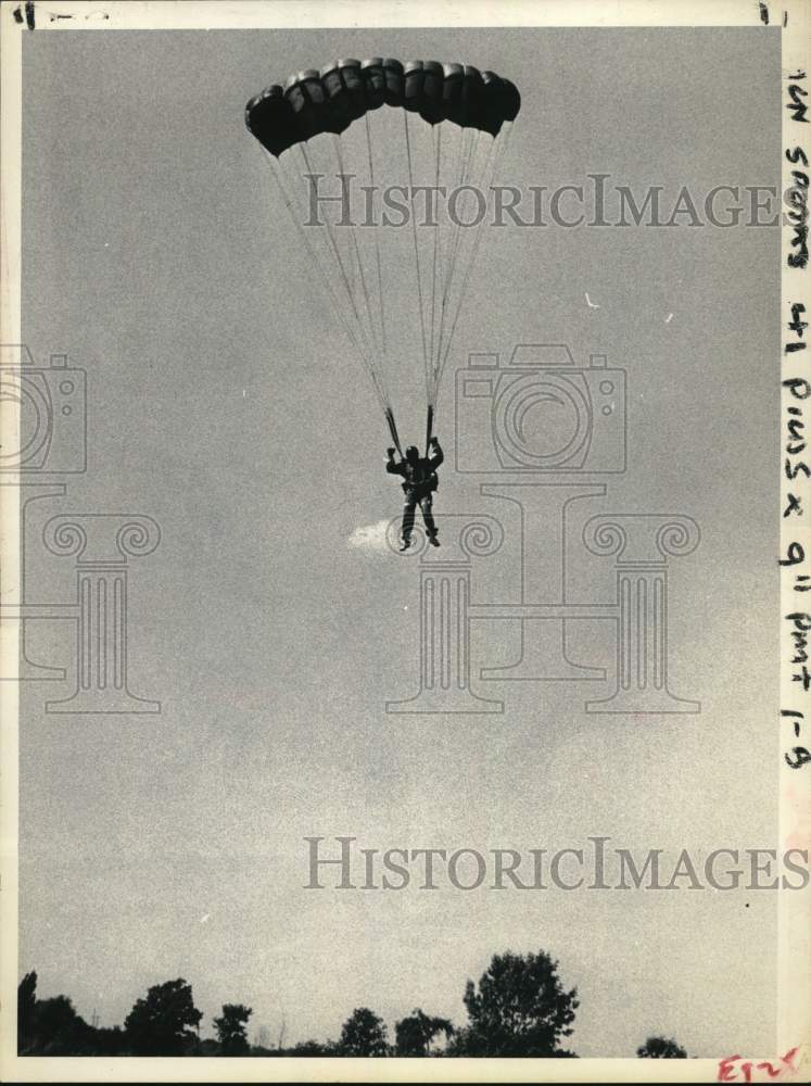 Press Photo A skydiver approaches a drop zone - tub07654- Historic Images