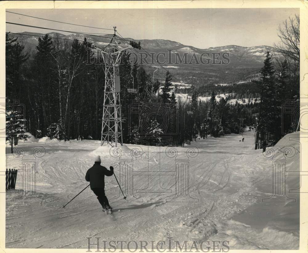 Press Photo A snow skier in action - tub08060- Historic Images