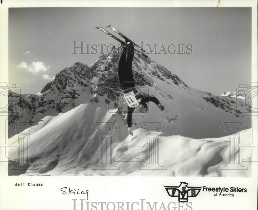 1980 Press Photo Freestyle skier Jeff Chumas in action - tub08071- Historic Images