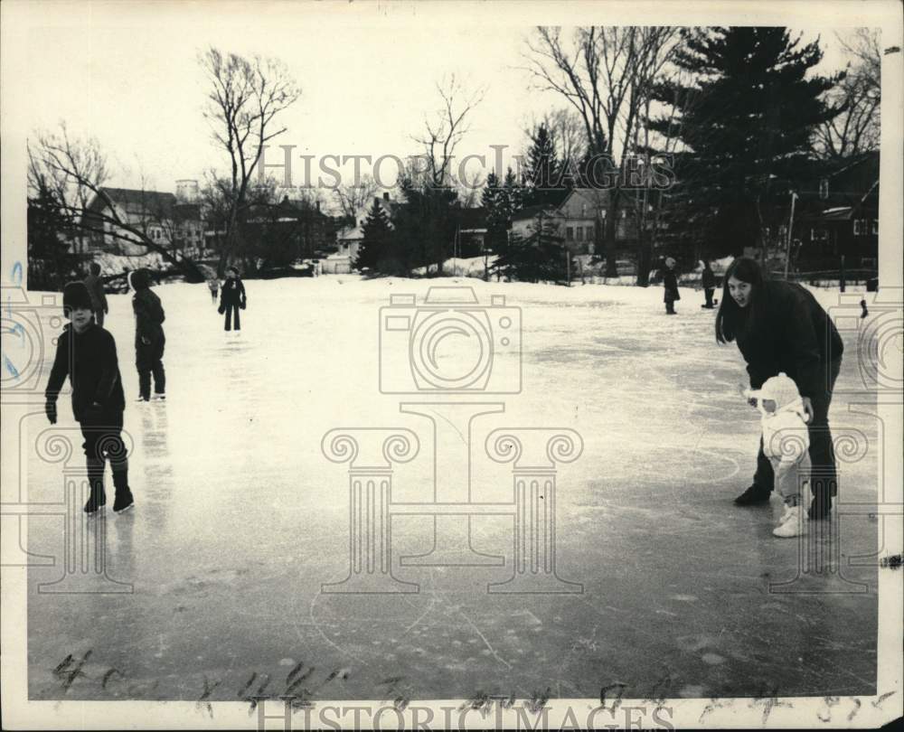 1973 Press Photo Ice skaters at Stillwater - tub08359- Historic Images